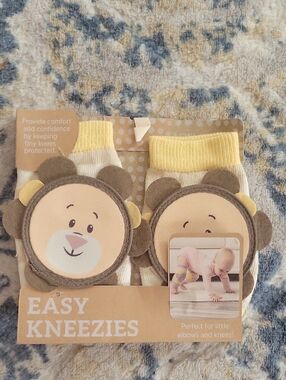 NWT Demdaco Yellow & Cream Lion Knee Protectors for Kids
